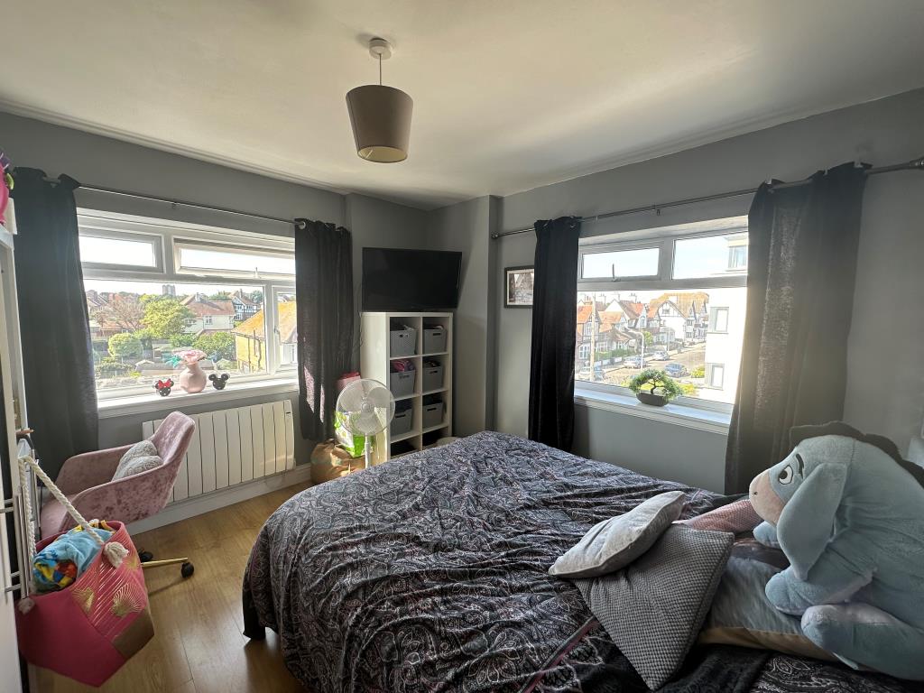 Lot: 145 - VACANT TWO-BEDROOM FLAT - Bedroom one